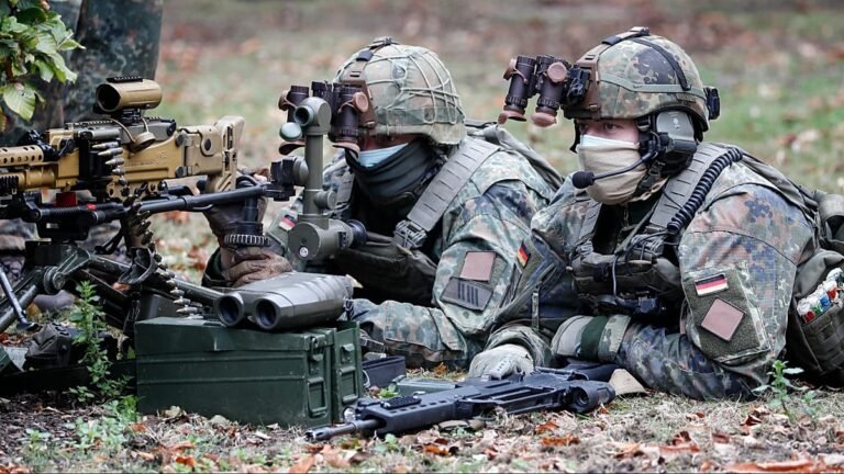 Vídeo não mostra militares armados a recrutarem homens na Alemanha