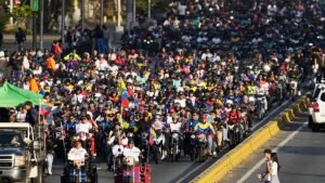 Vídeo. Venezuela: apoiantes do governo organizam protesto em motas em Caracas contra interferência dos EUA
