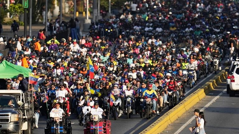 Vídeo. Venezuela: apoiantes do governo organizam protesto em motas em Caracas contra interferência dos EUA
