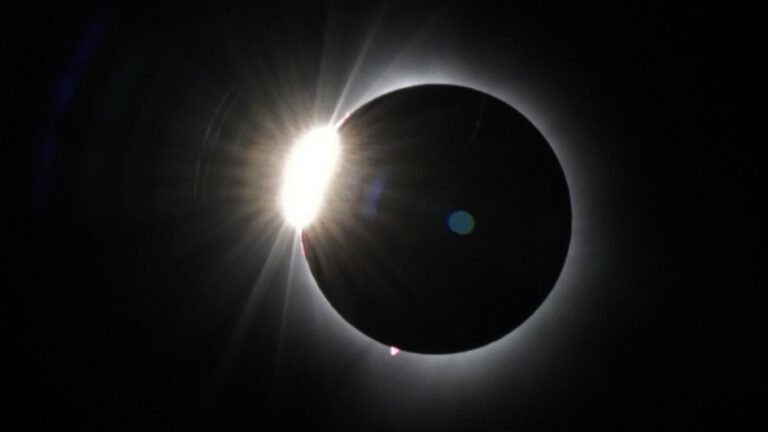 Eclipse total do Sol poderá ser observado em Portugal no próximo ano