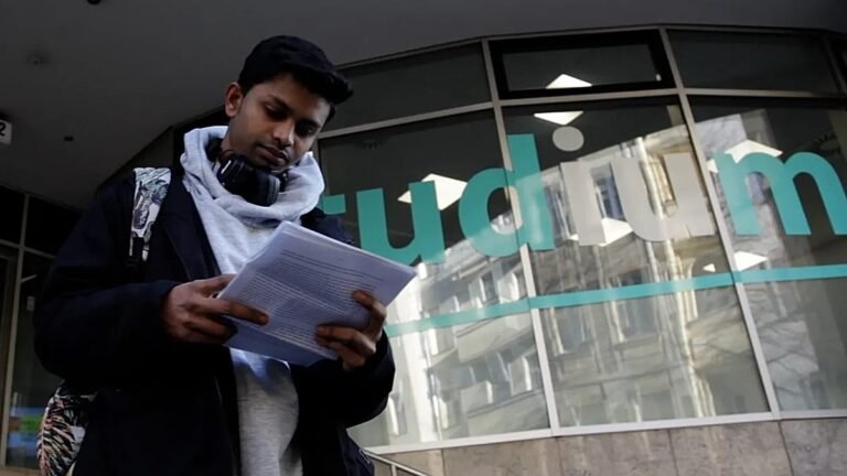 Estudantes indianos da Universidade Internacional de Berlim à beira de deportação