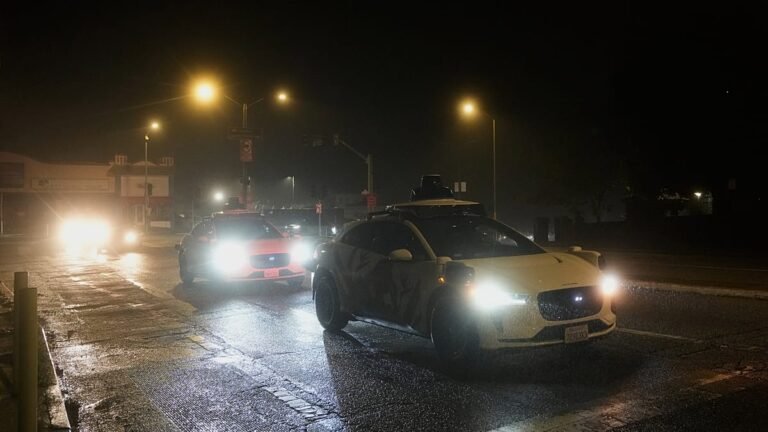Waymo retoma serviço sem condutor após apagão em São Francisco