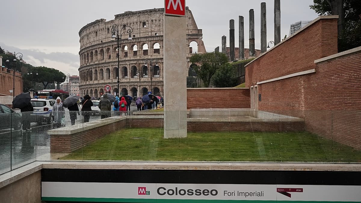 Vídeo. Roma inaugura novas estações do Metro C junto às ruínas do Coliseu