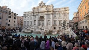 Turistas em Roma terão de pagar para ver a Fontana di Trevi de perto no próximo ano