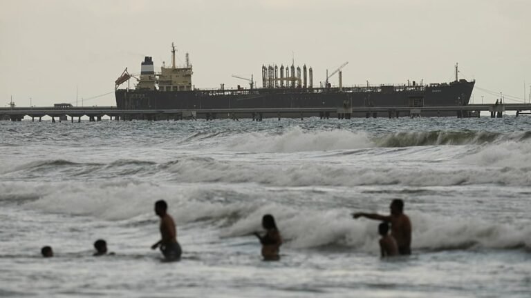 EUA perseguem terceiro petroleiro perto da Venezuela