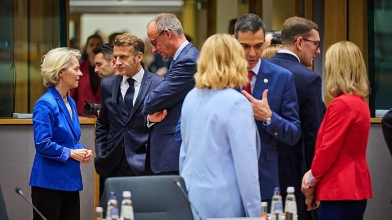 Líderes da UE reúnem-se para decidir financiamento à Ucrânia