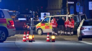 Três feridos após condutor embater em paragem de autocarro na Alemanha