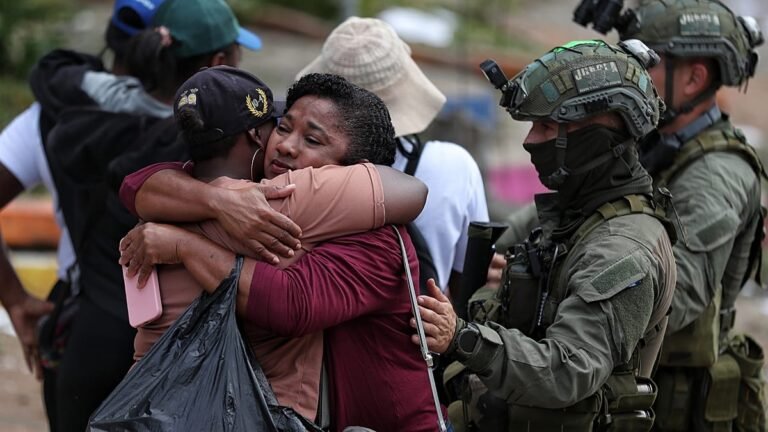 Vídeo. Colômbia reforça presença militar após ataque a uma esquadra