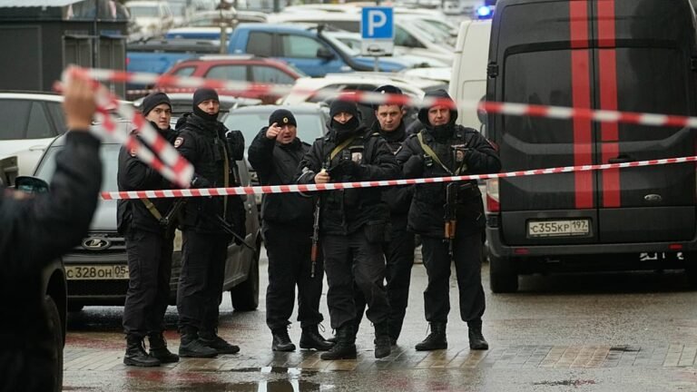 Dois polícias mortos numa explosão em Moscovo