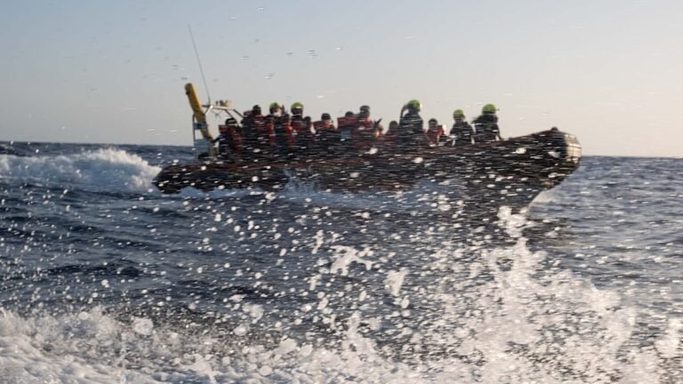 Migrantes em perigo e voluntários ameaçados no Mediterrâneo Central