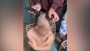 Novos casos de crianças com o cabelo rapado em instituição infantil