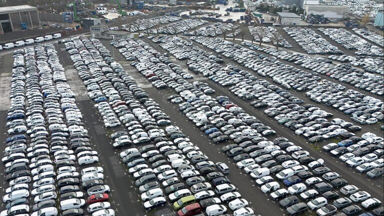 Fabricantes de automóveis da UE terão de cumprir redução de 90% das emissões até 2035