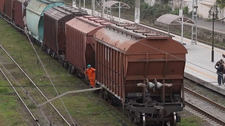 Azerbaijão começa a exportar combustível para a Arménia por via ferroviária pela primeira vez em décadas