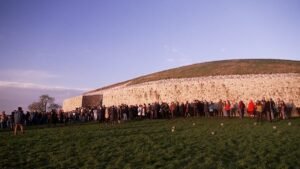 Vídeo. Irlanda: solstício de inverno em Newgrange atrai 2 000 visitantes