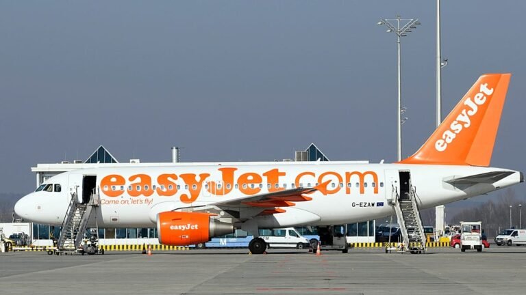 Família britânica tenta embarcar avó morta em voo da easyJet
