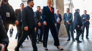 German Bundestag President Julia Kloeckner welcomes Ukraine's President Volodymyr Zelenskiy ahead of their talks in Berlin, Germany December 15, 2025. [Lisi Niesner/Pool via Reuters]