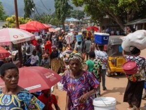 M23 anuncia saída de cidade-chave da RDC enquanto cessar-fogo mediado pelos EUA falha