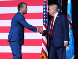 A última lei de gastos militares dos EUA impõe alguma restrição a Trump?