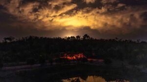 Camboja diz que Tailândia bombardeou centro de cassino na fronteira, sem trégua à vista