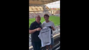 João Cancelo irritou-se com passageiro num…