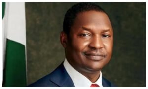 QUEBRANDO: Malami permanecerá sob custódia da EFCC enquanto o tribunal rejeita o pedido de fiança