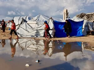 Tents flooded by heavy rains in Gaza amid calls for Israel to let in aid