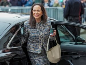 Machado, da Venezuela, deixa Oslo após viagem para receber Prêmio Nobel da Paz