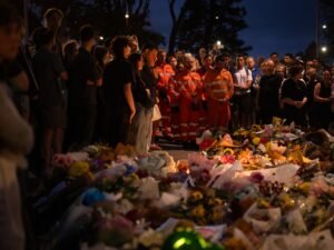 Praise for people who died while trying to stop Bondi Beach attackers