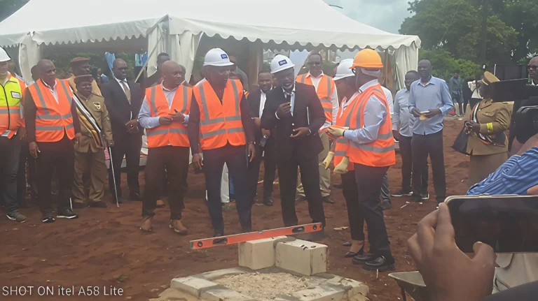 Moçambique avança na Indústria Tecnológica com Fábrica de Smartphones e Laptops em Beluluane