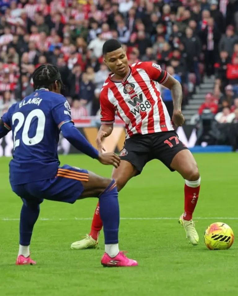 Reinildo brilha na vitória do Sunderland sobre o Newcastle na Premier League
