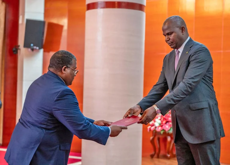 Daniel Chapo Presidente de Moçambique no acto de empossamento do novo Procurador geral-Adjunto