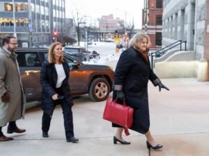 Juiz em Wisconsin, EUA, enfrenta julgamento por alegações de auxílio à evasão do ICE