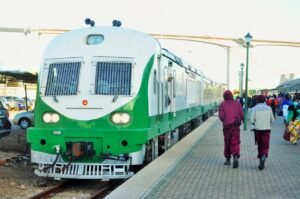 Comboio especial liga Maputo e Magude - Jornal...