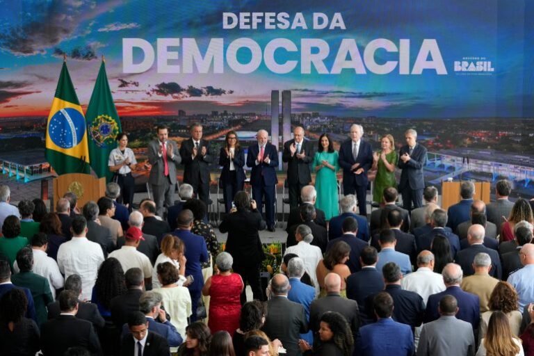 Presidente Lula veta projeto de lei para reduzir pena de prisão de Bolsonaro