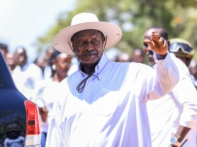 O atual presidente Museveni assume forte liderança na contagem das eleições em Uganda