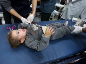 Israel mata dois em Gaza enquanto palestinos pedem abertura da passagem de Rafah