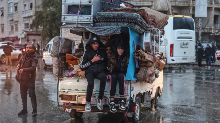 Exército sírio renova ataques em Aleppo enquanto combatentes curdos se recusam a ceder