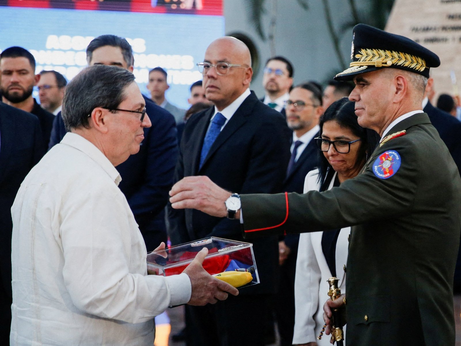 The ‘discombobulator’: Did US use ‘secret weapon’ in Maduro abduction?