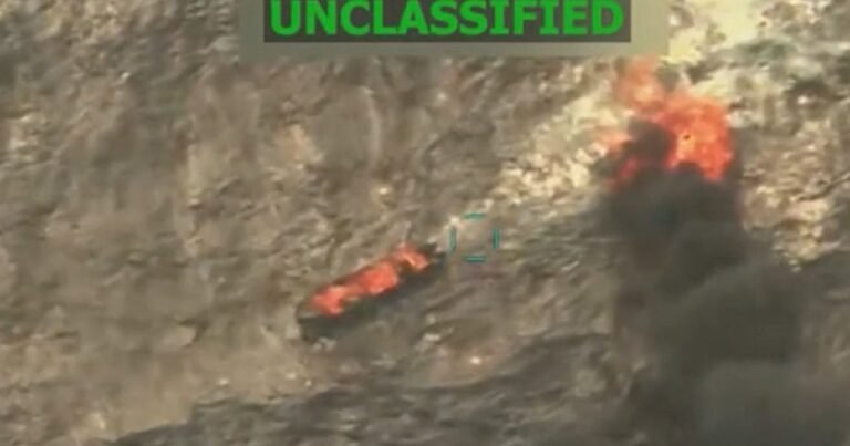 EUA enfrentam acusação de crime de guerra por ‘disfarçar’ aeronave em ataque a barco de drogas