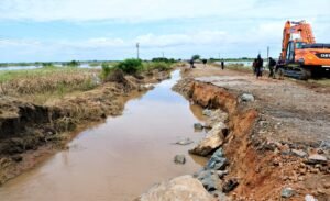 Empreiteiro trabalha no terceiro corte da N1...