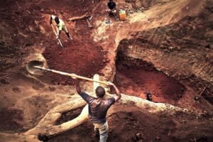 ‎Cinco pessoas morrem em mineração ilegal...