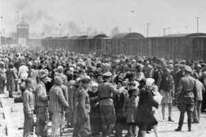 Mundo recorda hoje 81 anos do holocausto em…