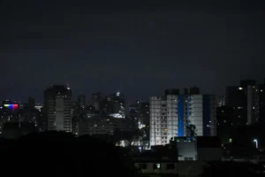 EUA lançam ataques contra a Venezuela, atraindo ampla condenação