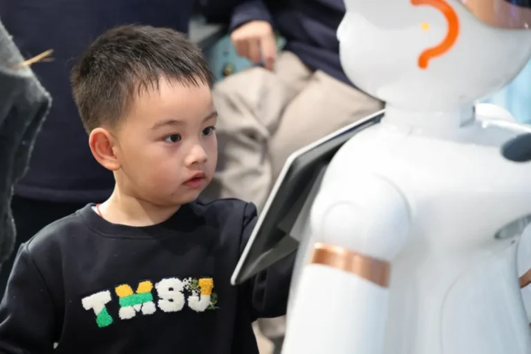 Shenzhen, no Sul da China, lidera cidades chinesas em comércio exterior em 2025