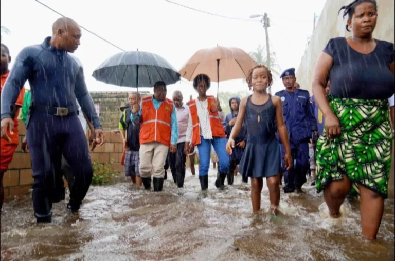 MINISTRA IVETE ALANE ACOMPANHA POPULAÇÕES AFECTADAS PELA CHUVA NA COSTA DO SOL, MAPUTO