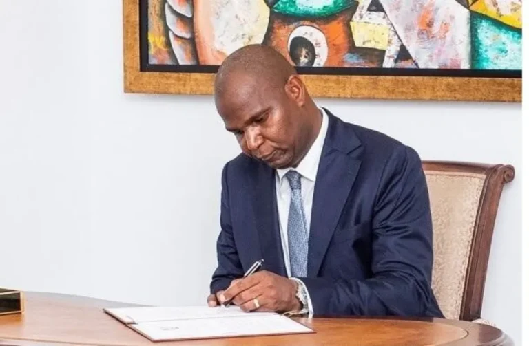 PRESIDENTE DA REPÚBLICA PROMULGA LEI DO SISTEMA NACIONAL DE SAÚDE