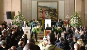 Arranca funeral oficial de Luísa Diogo -...