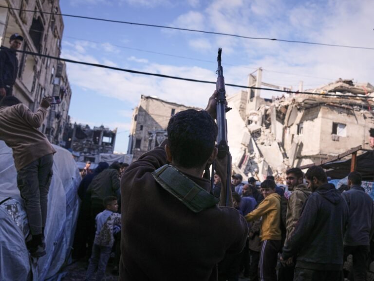 ‘Maneira fácil ou difícil’: Trump emite nova exigência de desmilitarização do Hamas