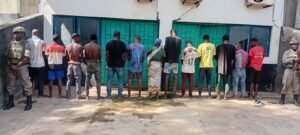 Detidos por destruir centro de tratamento de...