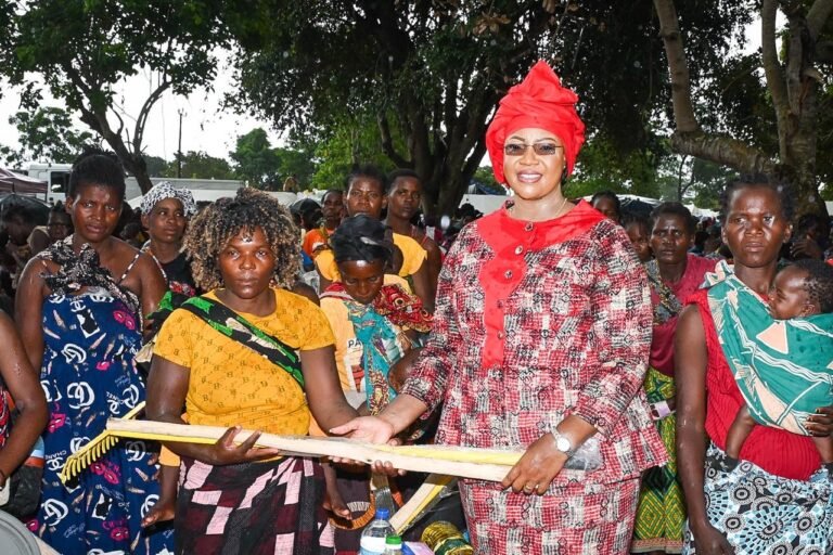 Primeira-Dama disponibiliza kits a cinco mil…